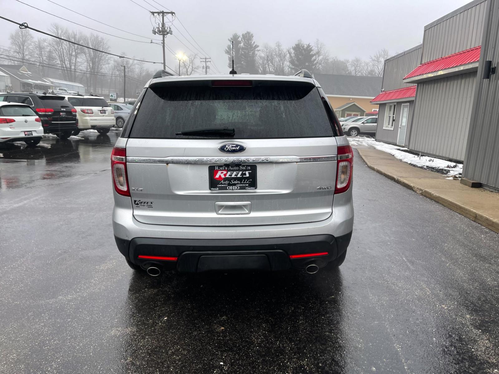 2013 Silver /Black Ford Explorer XLT 4WD (1FM5K8D84DG) with an 3.5L V6 DOHC 24V engine, 6-Speed Automatic transmission, located at 547 E. Main St., Orwell, OH, 44076, (440) 437-5893, 41.535435, -80.847855 - This 2013 Ford Explorer XLT with the 4WD option is powered by a 3.5-liter V6 engine paired with a 6-speed automatic transmission and comes equipped with a tow package capable of pulling up to 5,000 pounds, making it suitable for various towing needs. The inclusion of tri-zone automatic climate contr - Photo #8